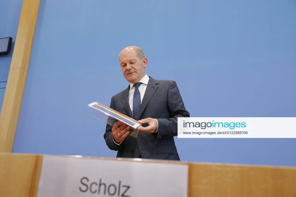 Bundesminister der Finanzen Olaf Scholz, Deutschland, Berlin, Bundespressekonferenz, Thema: Regierungsentwurf für den Bundeshaushalt 2022 und den Finanzplan bis 2025