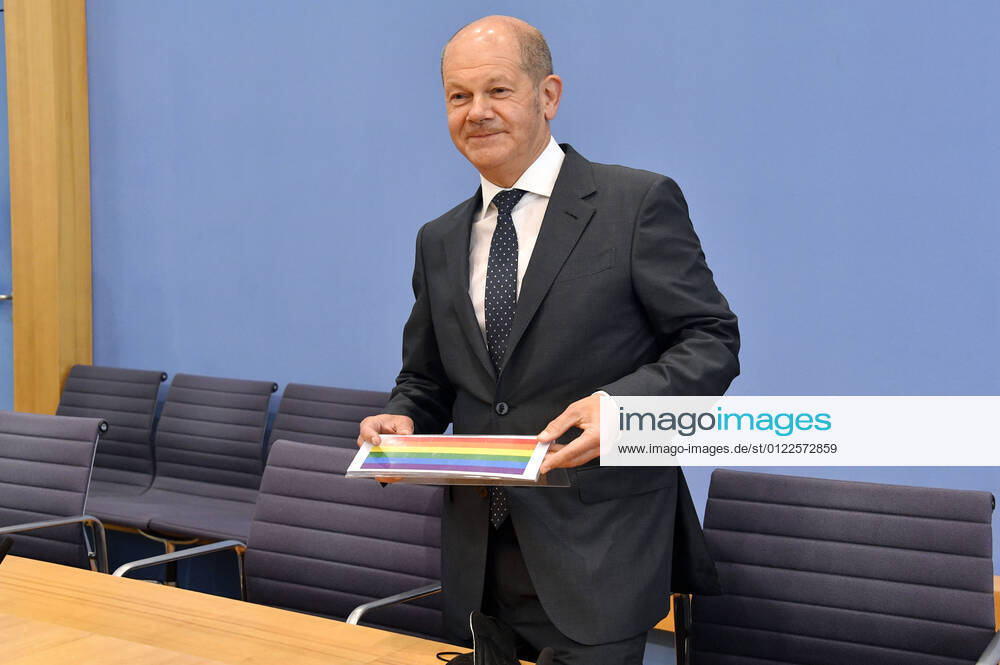Olaf Scholz bei der Pressekonferenz zum Regierungsentwurf für den Bundeshaushalt 2022 und den Finanzplan bis 2025 im Haus der Bundespressekonferenz. Berlin