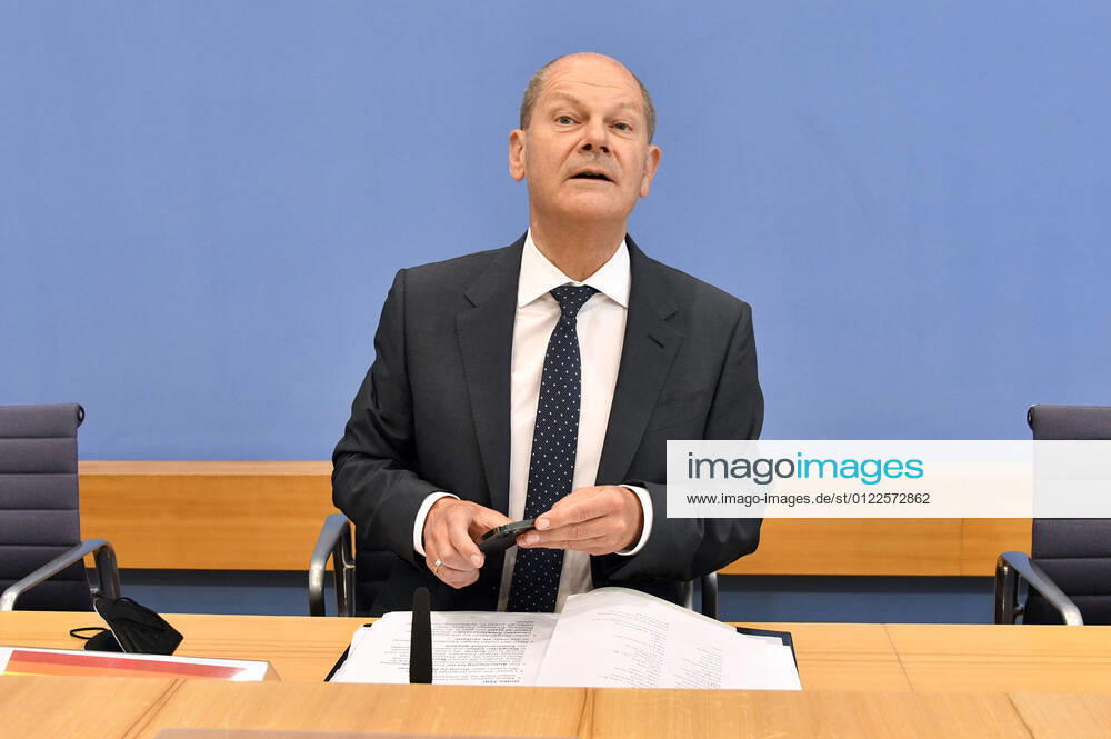 Olaf Scholz bei der Pressekonferenz zum Regierungsentwurf für den Bundeshaushalt 2022 und den Finanzplan bis 2025 im Haus der Bundespressekonferenz. Berlin
