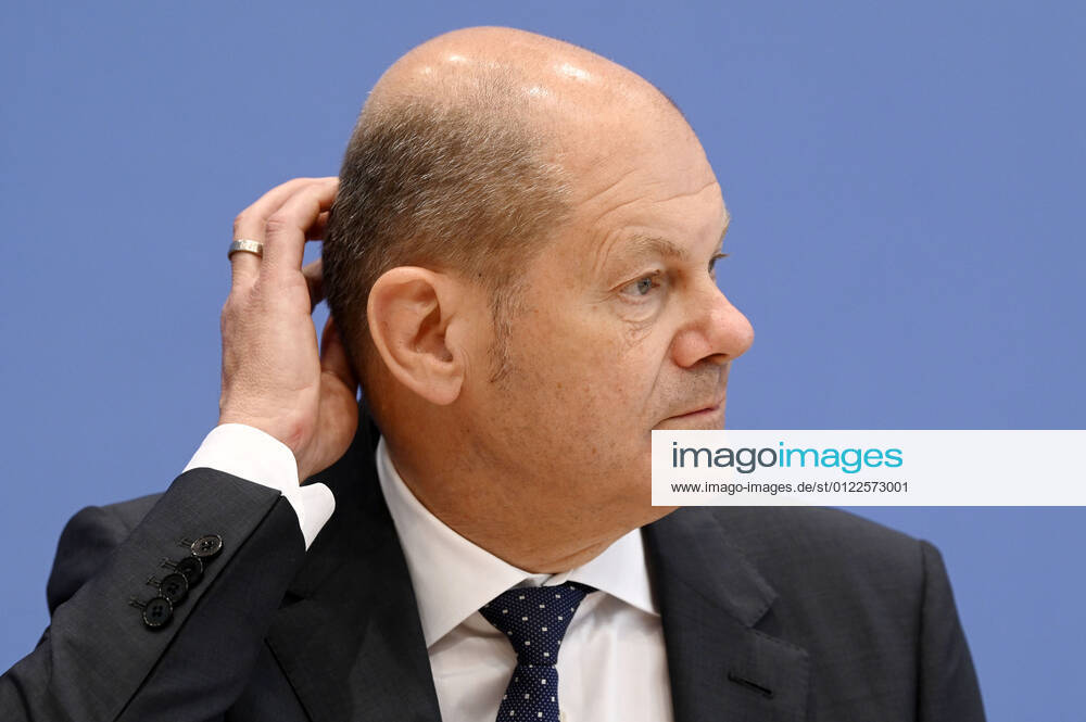 Olaf Scholz bei der Pressekonferenz zum Regierungsentwurf für den Bundeshaushalt 2022 und den Finanzplan bis 2025 im Haus der Bundespressekonferenz. Berlin