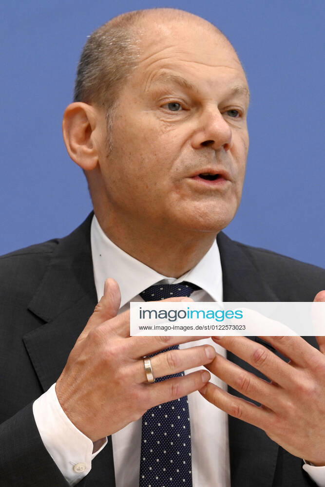 Olaf Scholz bei der Pressekonferenz zum Regierungsentwurf für den Bundeshaushalt 2022 und den Finanzplan bis 2025 im Haus der Bundespressekonferenz. Berlin