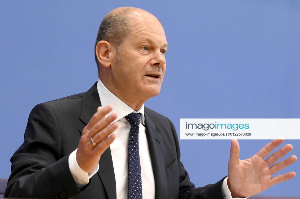 Olaf Scholz bei der Pressekonferenz zum Regierungsentwurf für den Bundeshaushalt 2022 und den Finanzplan bis 2025 im Haus der Bundespressekonferenz. Berlin