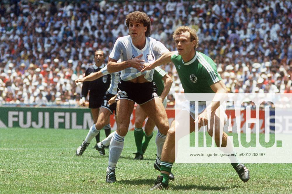 OSCAR RUGGERI (ARG, li.), HANS PETER BRIEGEL (GER, re.)