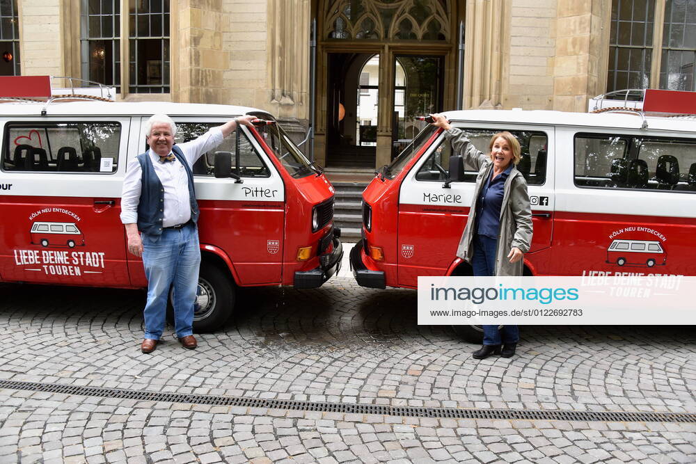 Schauspieler Peter Millowitsch und Mariele Millowitsch taufen VW Oldtimer Billis T3 auf die Namen Pitter und Mariele . Mit diesem Bussen können Liebe deine Stadt - Touren durch Köln gebucht werden.