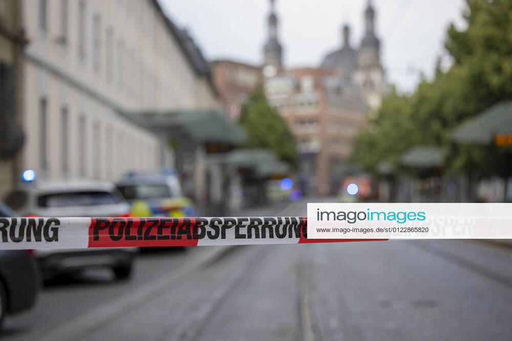 KW25 Wuerzburg, Innenstadt, 25.06.2021, Amoklauf in Wuerzburg mit drei Toten und Schwerverletzten Bild: Absperrungen in Wuerzburg