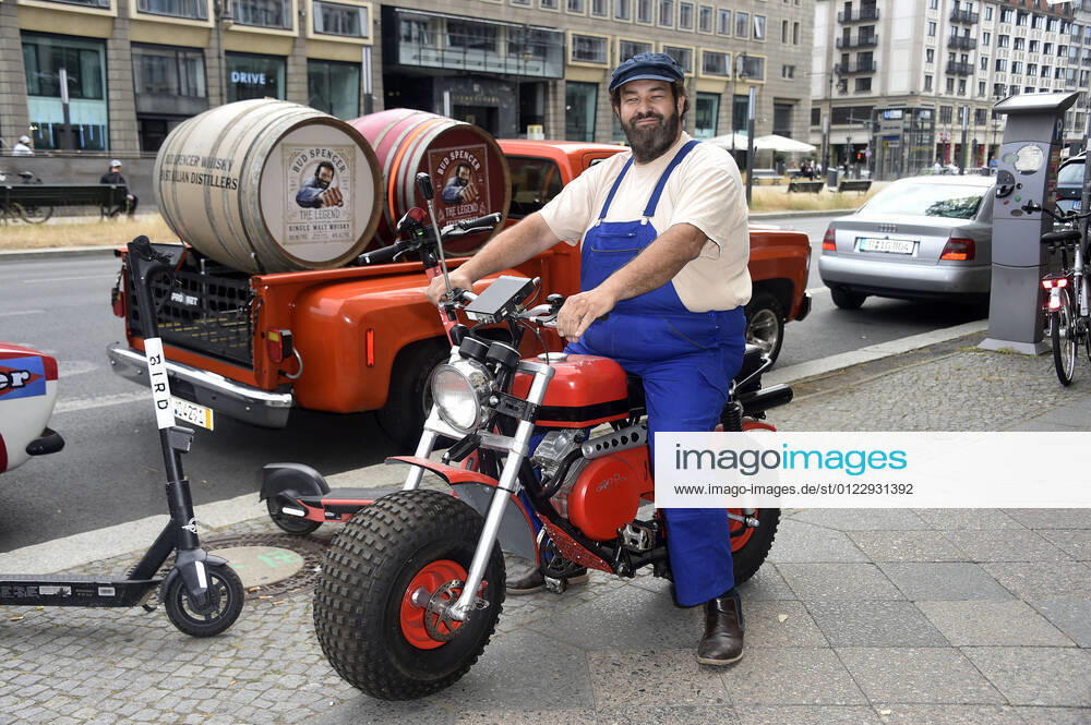 Bud Spencer Double Rico Weidner beim Pre-Opening vom Bud Spencer-Museum im Palazzo Italia - Römischer Hof. Berlin