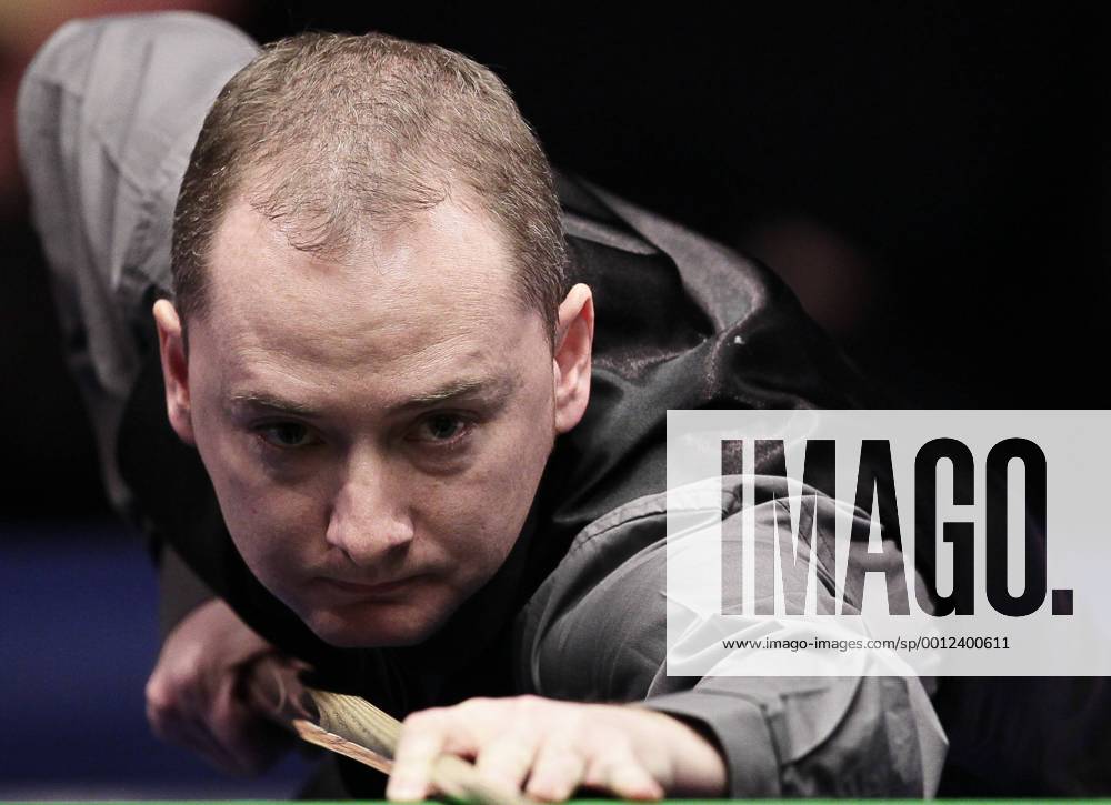 London, England. Graeme Dott in action during the Masters Snooker Quarter Finals from Alexandra Palace. Sextonx ActionPlus11367055
