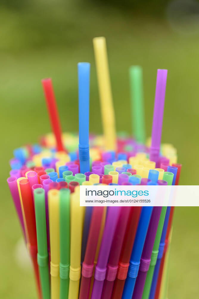 Strohhalme, Wattestäbchen, Gabeln und Teller aus Plastik - solche und andere Wegwerfprodukte dürfen ab sofort nicht mehr in der EU verkauft werden. Es herrscht ein Verbot für Einwegplastik, wodurch man die Menge an Müll reduzieren und die Weltmeere schützen will. (Themenbild, Symbolbild)
