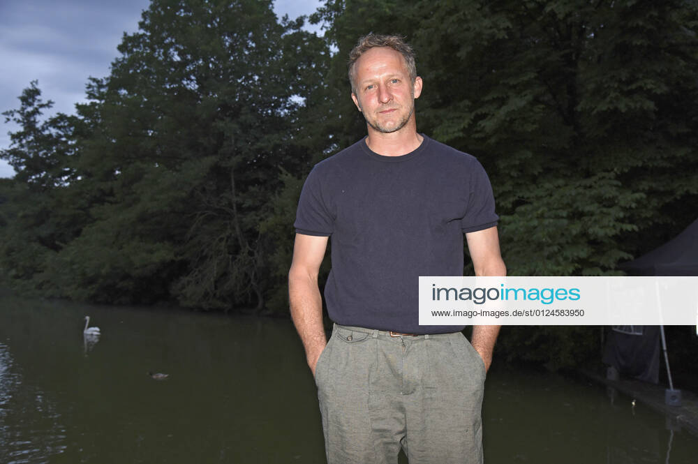 Maximilian Brückner bei der Premiere des Kinofilms Generation Beziehungsunfähig auf dem 38. Filmfest München im Open Air Kino, Mond & Sterne. München
