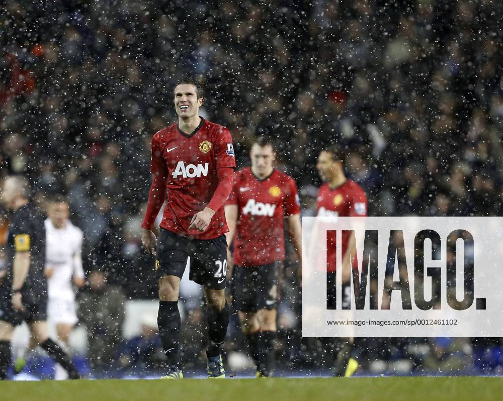 Manchester United ManU s Robin Van Persie looks on dejected as his side concede a late goal..Tottenham Hotspur v Manchester United ManU - Barclays Premier League - White Hart Lane, London- 20 01 13 - Picture David Klein Sportimage .