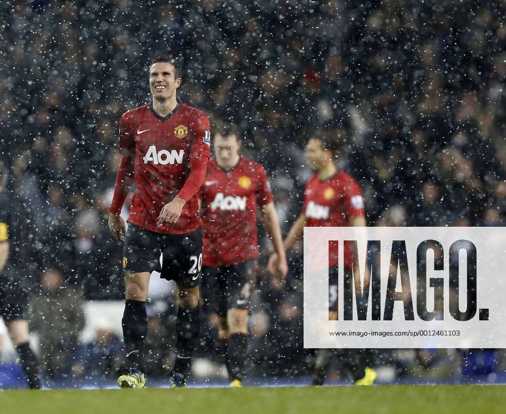 Manchester United ManU s Robin Van Persie looks on dejected as his side concede a late goal..Tottenham Hotspur v Manchester United ManU - Barclays Premier League - White Hart Lane, London- 20 01 13 - Picture David Klein Sportimage .