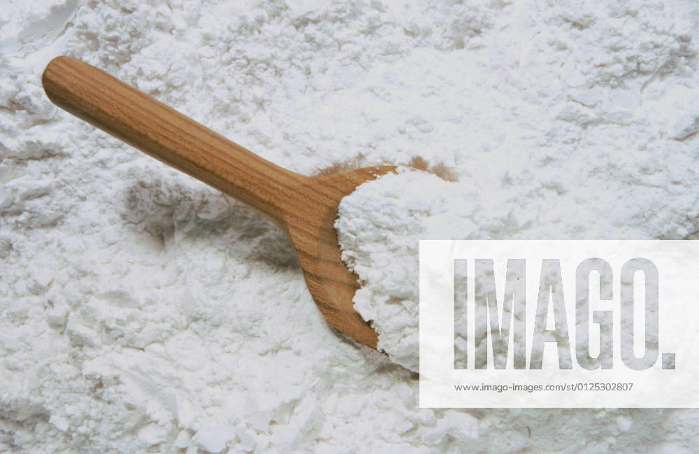 IMAGO Creative, Food, Tapioka Mehl, Tapiokamehl, Tapiokamehl ist vor allem in Südamerika ein gängiges Produkt in der alltäglichen Küche. Gewonnen wird es aus der Maniokpflanze, deren Knollen reich an Stärke sind Flour, tapioca flour, tapioca flour is a common product in everyday cooking, especially in South America. It is obtained from the cassava plant, whose tubers are rich in starch (Aufnahmedatum nicht angegeben) 1f-939090x
