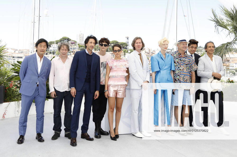 Bilder des Jahres 2021, Entertainment 07 Juli Entertainment Themen der Woche KW28 Steve Park, Mathieu Amalric, Adrien Brody, Timothee Chalamet, Lyna Khoudri, Wes Anderson, Tilda Swinton, Bill Murray, Benicio del Toro und Alexandre Desplat beim Photocall zum Kinofilm The French Dispatch auf dem Festival de Cannes 2021 74. Internationale Filmfestspiele von Cannes am Palais des Festivals. Cannes