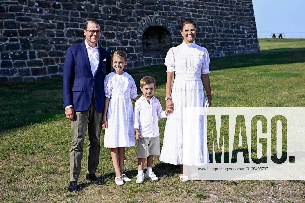 Victoria von Schweden an ihrem 44. Geburtstag in Borgholm 210714 Kronprinsessan Victoria, Prins Daniel, Prinsessan Estelle och Prins Oscar anländer till Borgholms Slott inför utdelningen av Victoriapriset den 14 juli 2021 i Borgholm.