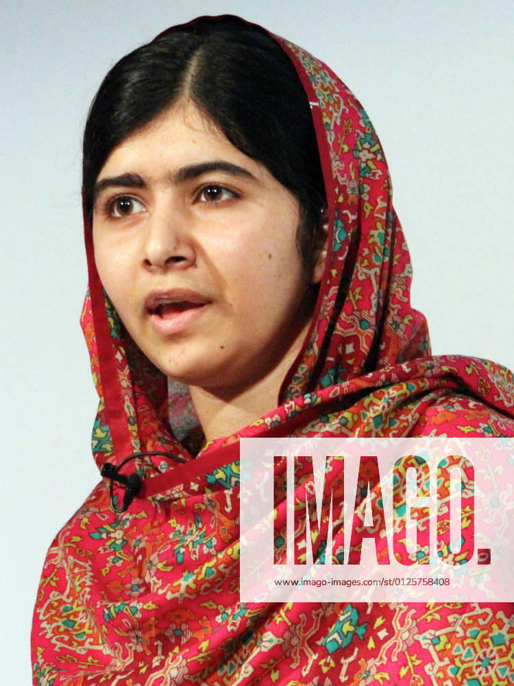 Berühmte Feministinnen, Malala Yousafzai Malala Yousafzai, born 12 July 1997, is a Pakistani activist for female education and the youngest-ever Nobel Prize laureate.<br ><br > She is known mainly for human rights advocacy for education and for women in her native Swat Valley in the Khyber Pakhtunkhwa province of northwest Pakistan, where the local Taliban had at times banned girls from attending school. Yousafzai s advocacy has since grown into an international movement. Pakistan: Malala Yousafzai (1997 -), Student, humanitarian, human rights activist, feminist, 2014. Photo by Russell Watkins (OGL v1.0) xSupplier:MediaxCo.xLtd.x