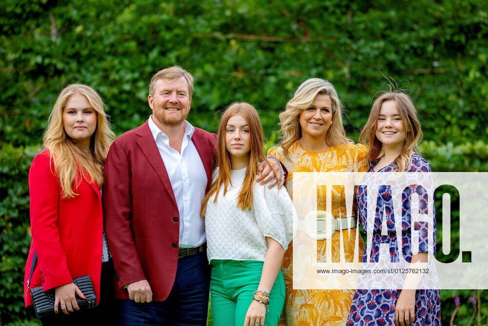 Bilder des Jahres 2021, Entertainment 07 Juli Entertainment Themen der Woche KW28 16-07-2021 HtB Queen Maxima and King Willem-Alexander with Princess Amalia and Princess Alexia and Princess Ariane pose for the media during the annual photo session at palace Huis ten Bosch in The Hague. Â