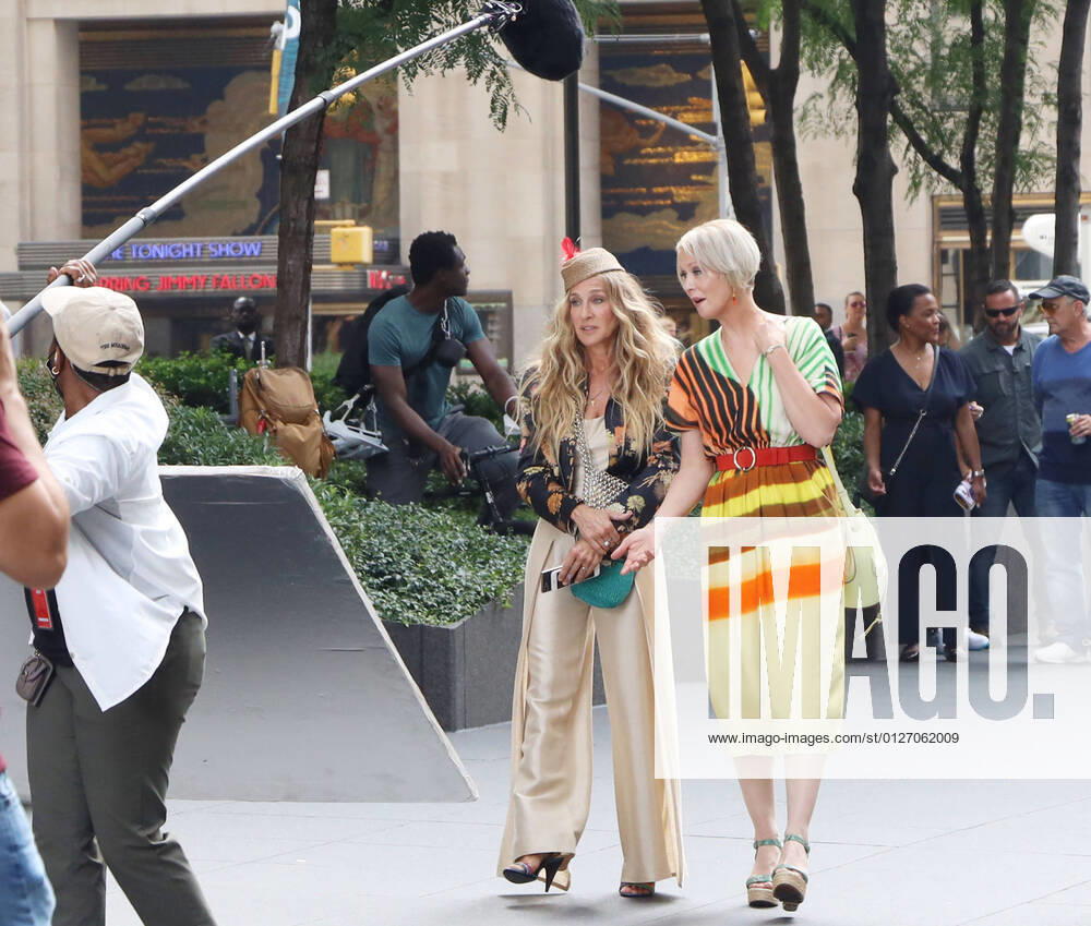 NEW YORK, NY - JULY 26: Sarah Jessica Parker and Cynthia Nixon on the set of And Just Like That in New York City on July 26, 2021.