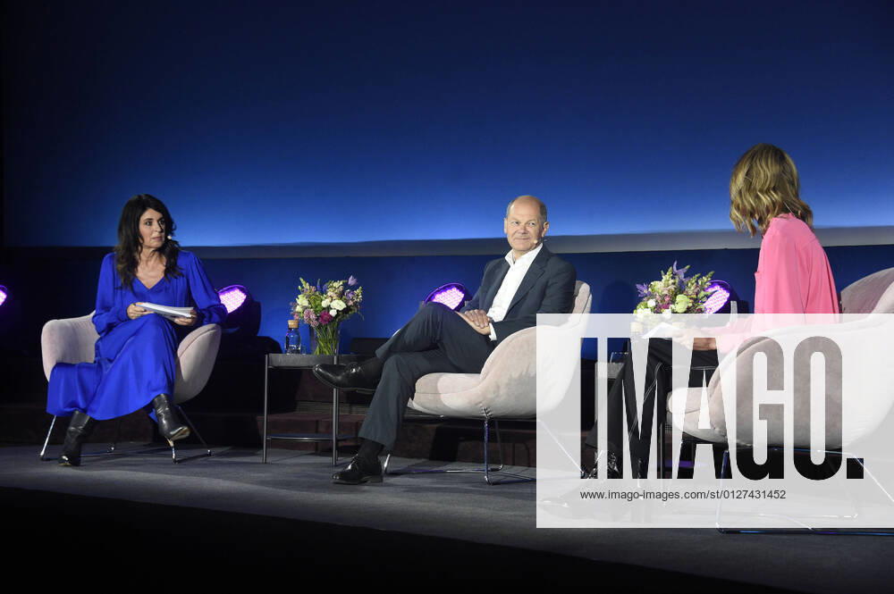 Brigitte Huber, Olaf Scholz und Meike Dinklage beim Gesprächs-Event Brigitte Live in der Astor Film Lounge. Berlin
