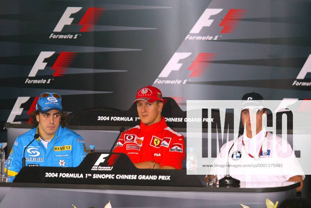 Pressekonferenz vor dem GP von China in Shanghai 2004, v.li.: Fernando Alonso (Spanien Renault), Michael Schumacher (Ferrari) und Ralf Schumacher (beide Deutschland BMW-Williams) Motorsport Grand Prix Herren Großer Preis von China 2004, Formel 1 Weltmeisterschaft, F1, F, GP, WM Gruppe Shanghai Nachdenklichkeit,