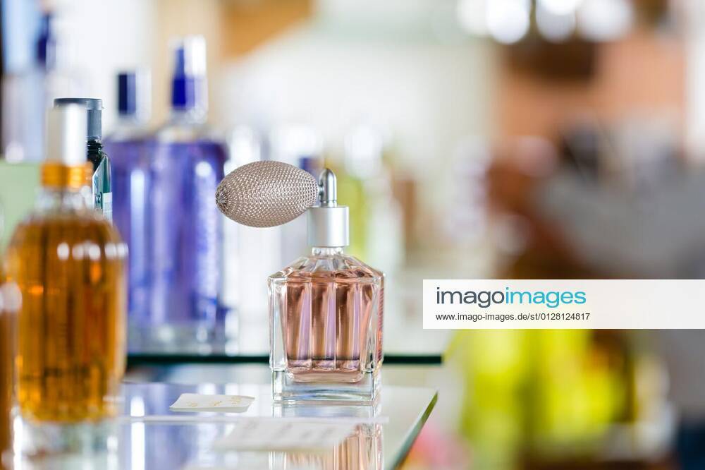 Parfum in perfumery or drugstoreproperty released, , 10.10.2012 09:09:13,