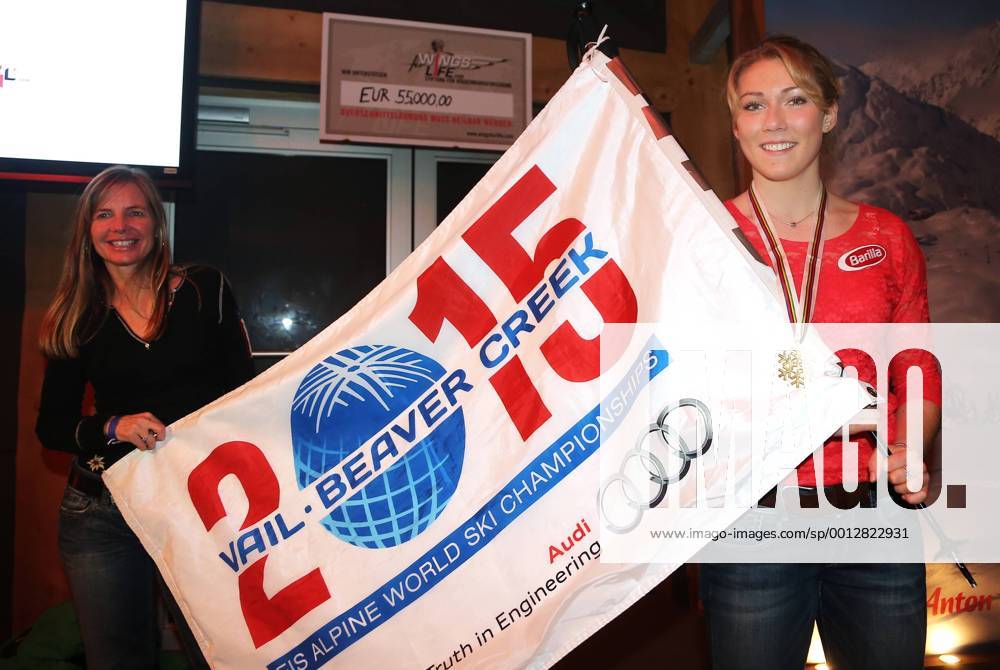 SKI ALPIN - FIS Ski WM 2013 SCHLADMING,AUSTRIA,16.FEB.13 - SKI ALPIN - FIS Alpine Ski Weltmeisterschaften 2013, Tirol Friends Night, Tirol Berg, Medaillenempfang. Bild zeigt Mikaela Shiffrin (USA) mit einem Transparent. Keyword: Medaille, Vorschau auf die FIS Alpine Ski Weltmeisterschaften 2015 in Vail und Beaver Creek.