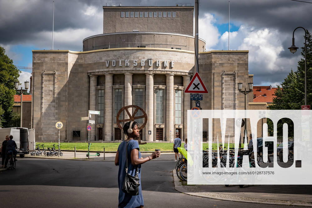 Berlin Mitte; Theater Volksbühne am Rosa Luxemburg Platz Berlin