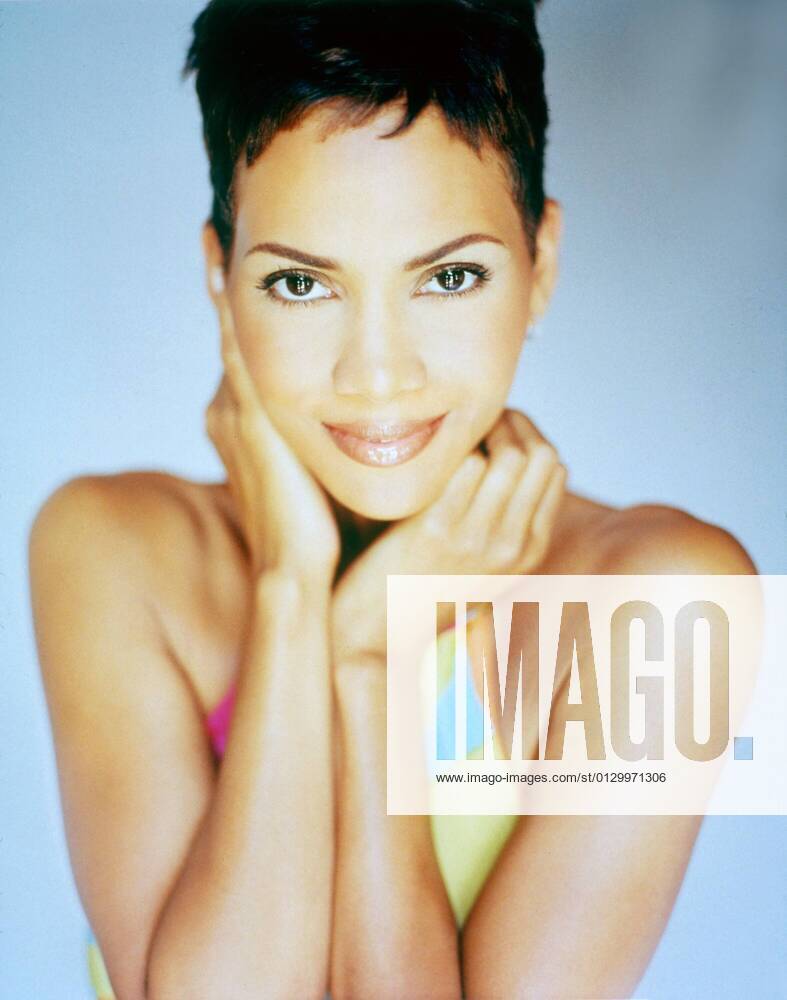 Halle Berry, 2000. ph: Alberto Tolot TV Guide courtesy Everett Collection Ref:PSDHABE EC009 PUBLICATIONXNOTxINxCANxCHNxFRAxITAxJPNxNORxPOLxRUSxESPxUKxUSA