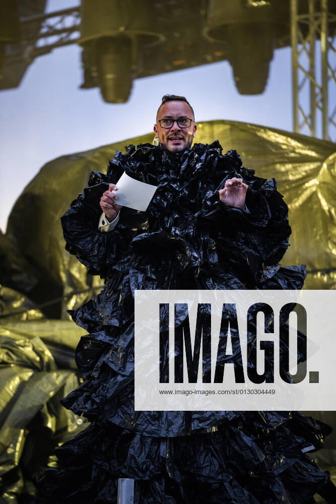 Vaert Jacob Fauerby paa scenen ved Eurogames aabningsceremoni i Faelledparken i Koebenhavn, onsdag den 18. august 2021.. , Copenhagen Denmark