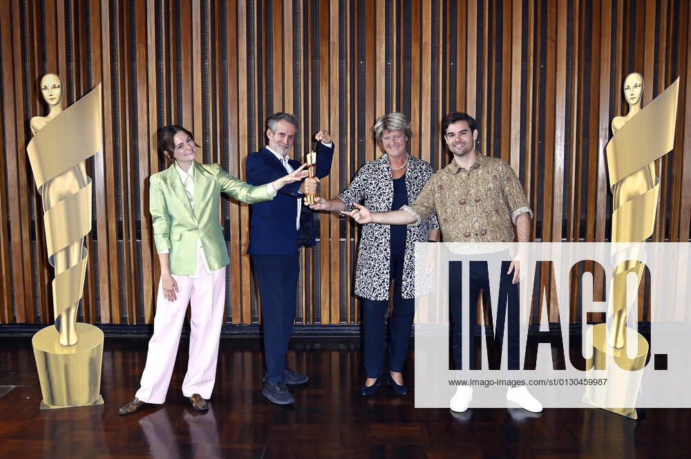 Lea van Acken, Ulrich Matthes, Monika Grütters und Lucas Reiber bei der Nominierungsbekanntgabe zum Deutschen Filmpreis 2021 im Kino International. Berlin