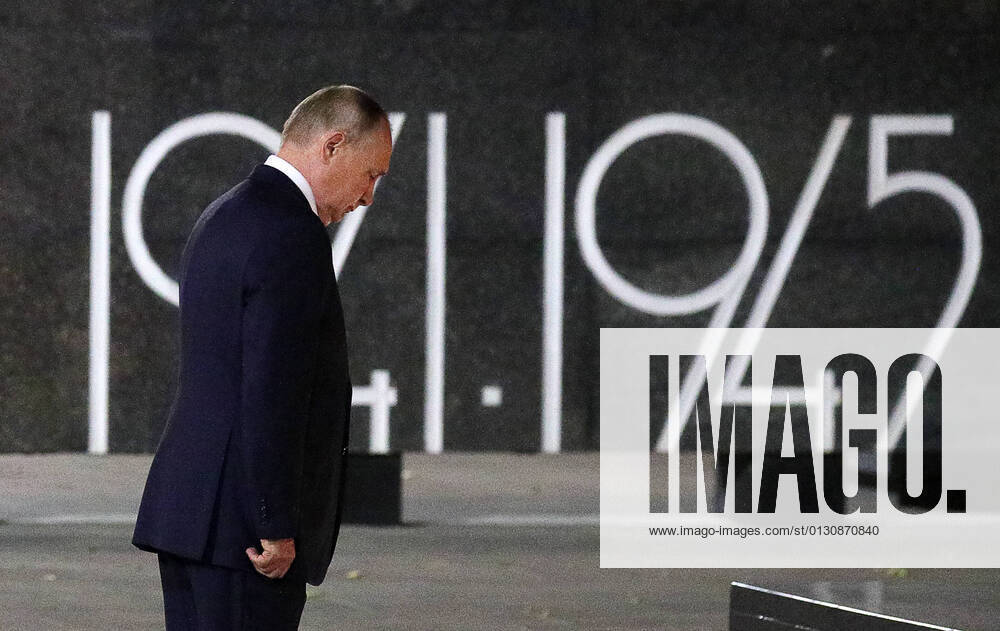 Russia s President Vladimir Putin lays flowers at the Monument to the Defenders of the Fatherland. Vladimir Smirnov TASS TS10D3B0