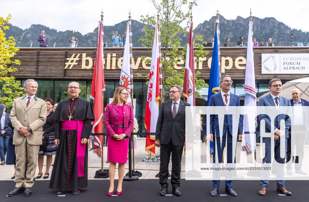 Alpbach 22.08.2021, Alpbach, AUT, Europäisches Forum Alpbach 2021, Tiroltag, Eröffnung, im Bild v.l. Direktor Andreas Treichl, Bischof Hermann Glettler, BM Margarete Schramböck, LH Günther Platter (Tirol), LH Arno Kompatscher (Südtirol), LH Maurizio Fugatti (Trient) Left to right: Direktor Andreas Treichl Bischof Hermann Glettler BM Margarete Schramböck LH Günther Platter (Tirol) LH Arno Kompatscher (Südtirol) LH Maurizio Fugatti (Trient) during the tyrolday opening ceremony of the european forum Alpbach Alpbach, Austria on 2021 08 22.