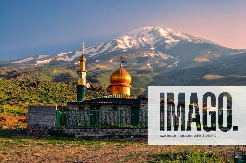 Mosque below Damavand, 07.01.2015 13:49:14,