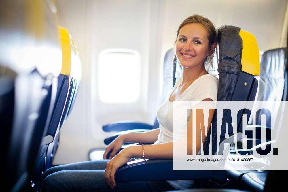 Pretty, young female passenger on board of an aircraft while on the flight model released, Symbolfoto, 02.02.2015 10:09:16,