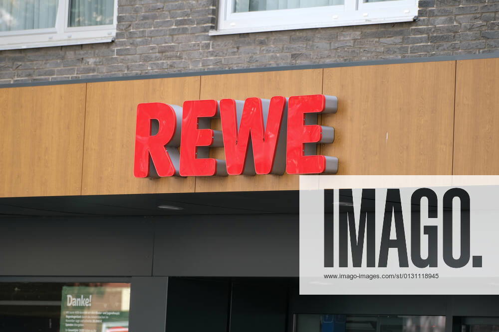Düsseldorf 23.08.2021 Rewe Lebensmittel Discounter Supermarkt Düsseldorf Nordrhein-Westfalen Deutschland