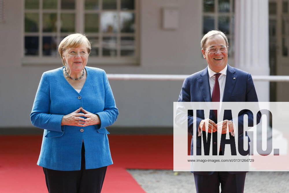 Angela Merkel und Armin Laschet beim Festakt zum 75. Geburtstag des Landes Nordrhein-Westfalen auf der Düsseldorfer Galopprennbahn. Düsseldorf