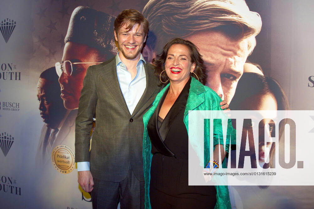 Bilder des Jahres 2021, Entertainment 08 August Entertainment Themen der Woche KW34 Lucas Till und Nicole Ansari-Cox bei der Premiere des Kinofilms Son of the South im Kino Babylon. Berlin