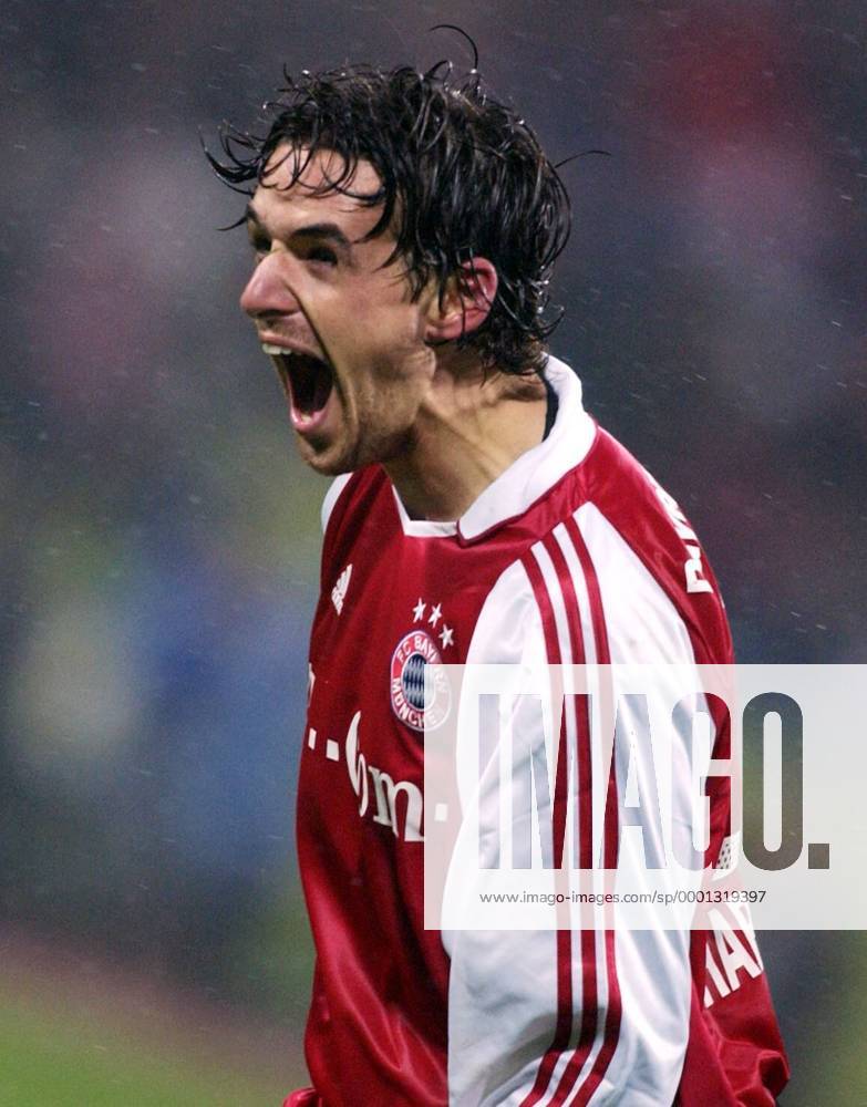 Owen Hargreaves (Bayern) schreit seinen Torjubel heraus Fußball 1. BL Herren DFB Pokal 2004 2005, Pokalspiel, FC Bayern München Einzelbild München Freude, Begeisterung,