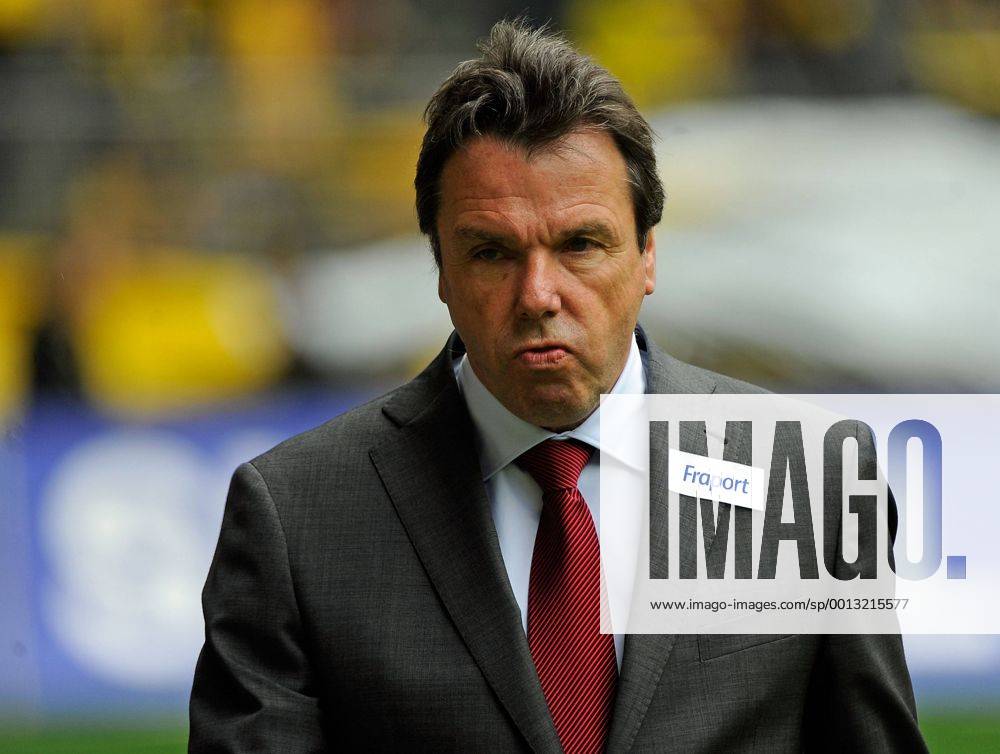 1.Bundesliga, Borussia Dortmund - Eintracht Frankfurt v.l. Heribert Bruchhagen (Vorstandsvorsitzender der Eintracht Frankfurt Fussball AG)