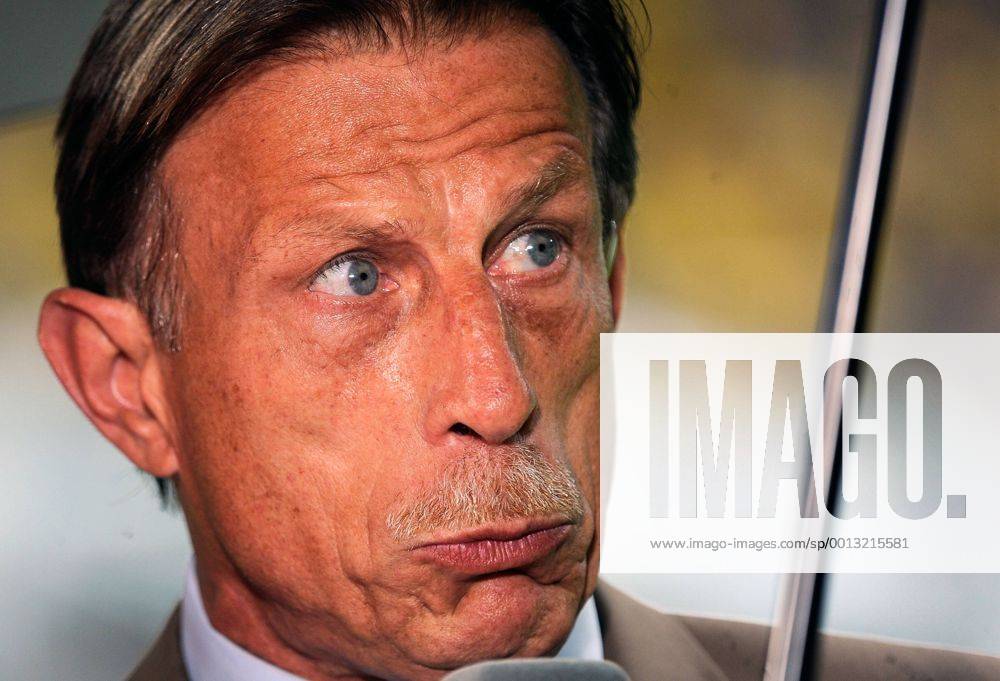 1.Bundesliga, Borussia Dortmund - Eintracht Frankfurt v.l. Trainer Christoph Daum (Eintracht Frankfurt)