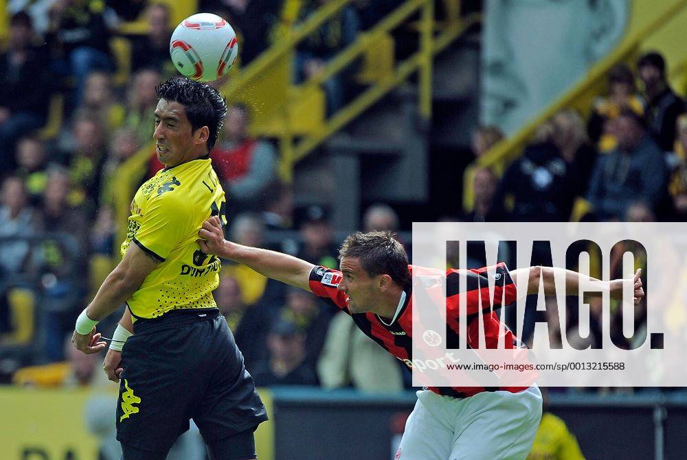 1.Bundesliga, Borussia Dortmund - Eintracht Frankfurt v.l. Lucas Barrios (Borussia Dortmund), Aleksandar Vasoski (Eintracht Frankfurt)