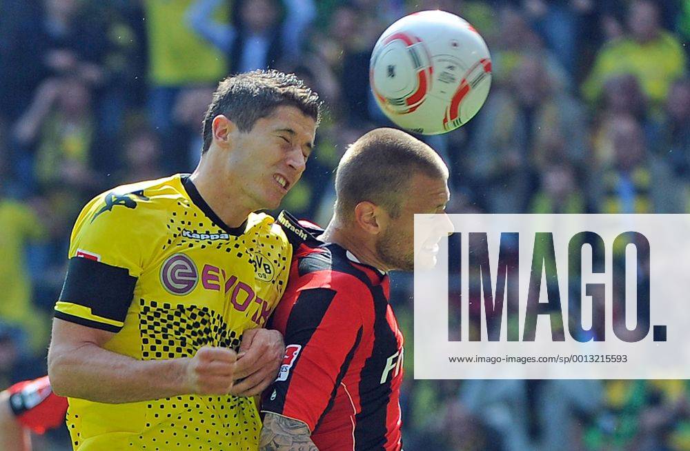 1.Bundesliga, Borussia Dortmund - Eintracht Frankfurt v.l. Robert Lewandowski (Borussia Dortmund), Marco Russ (Eintracht Frankfurt)