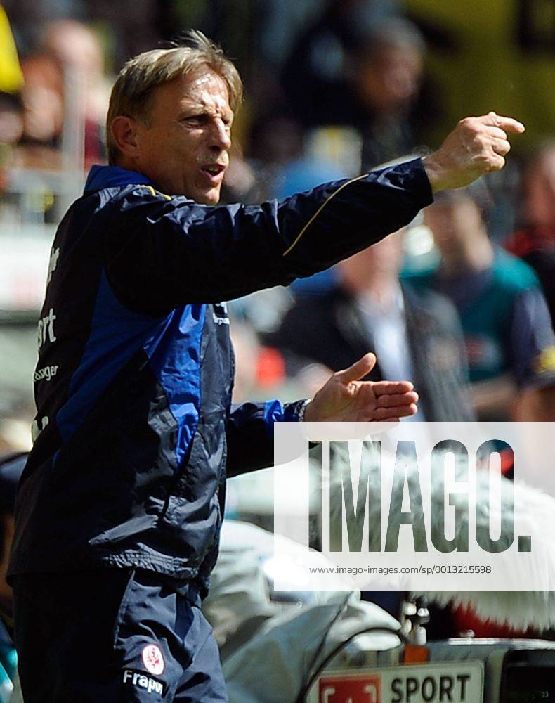 1.Bundesliga, Borussia Dortmund - Eintracht Frankfurt v.l. Trainer Christoph Daum (Eintracht Frankfurt)