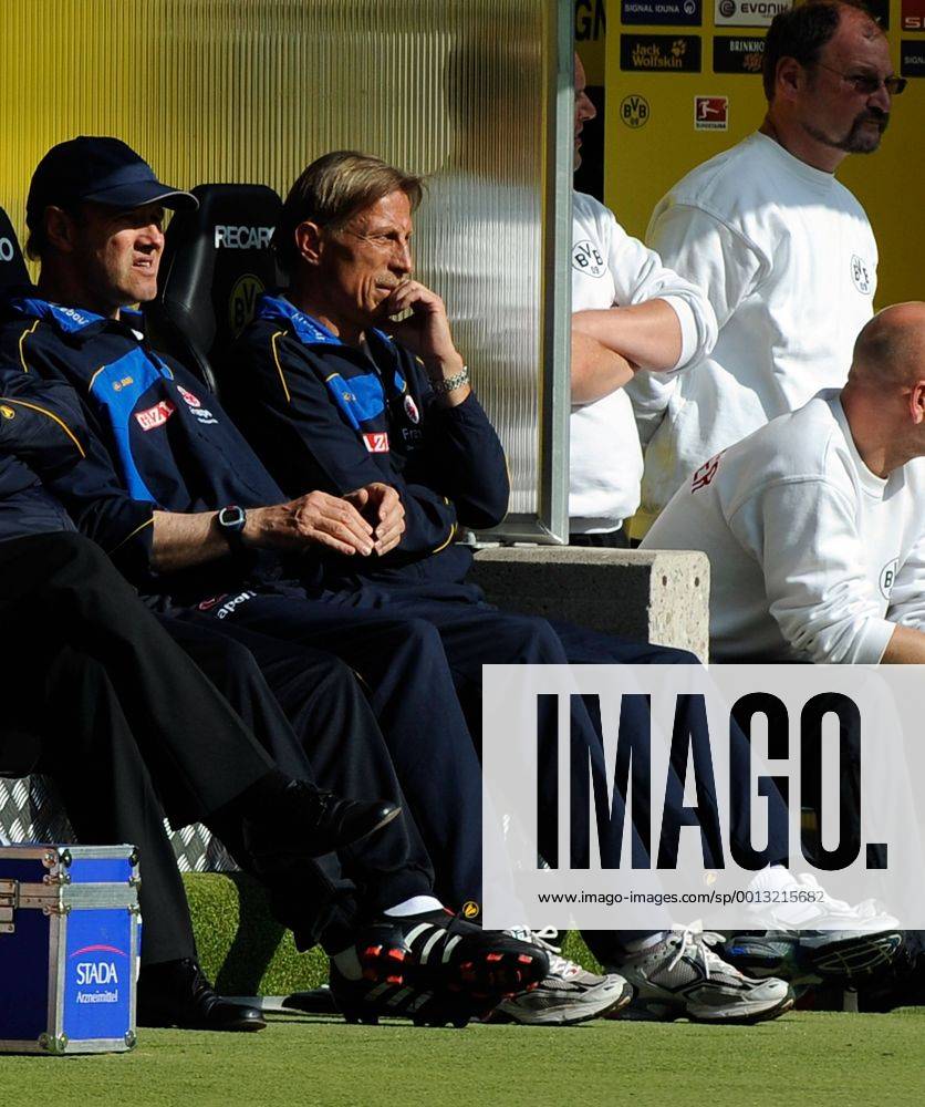 1.Bundesliga, Borussia Dortmund - Eintracht Frankfurt v.l. Co Trainer Roland Koch (Eintracht Frankfurt), Trainer Christoph Daum (Eintracht Frankfurt)