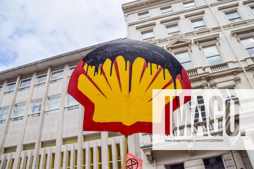An oil-stained Shell logo is seen during the demonstration outside the Science Museum. .Activists gathered outside the museum in South Kensington to protest against Shell s sponsorship of the Our Future Planet climate change exhibition, and as part of Extinction Rebellion s two-week Impossible Rebellion campaign. London United Kingdom - ZUMAs197 20210829_zaa_s197_095