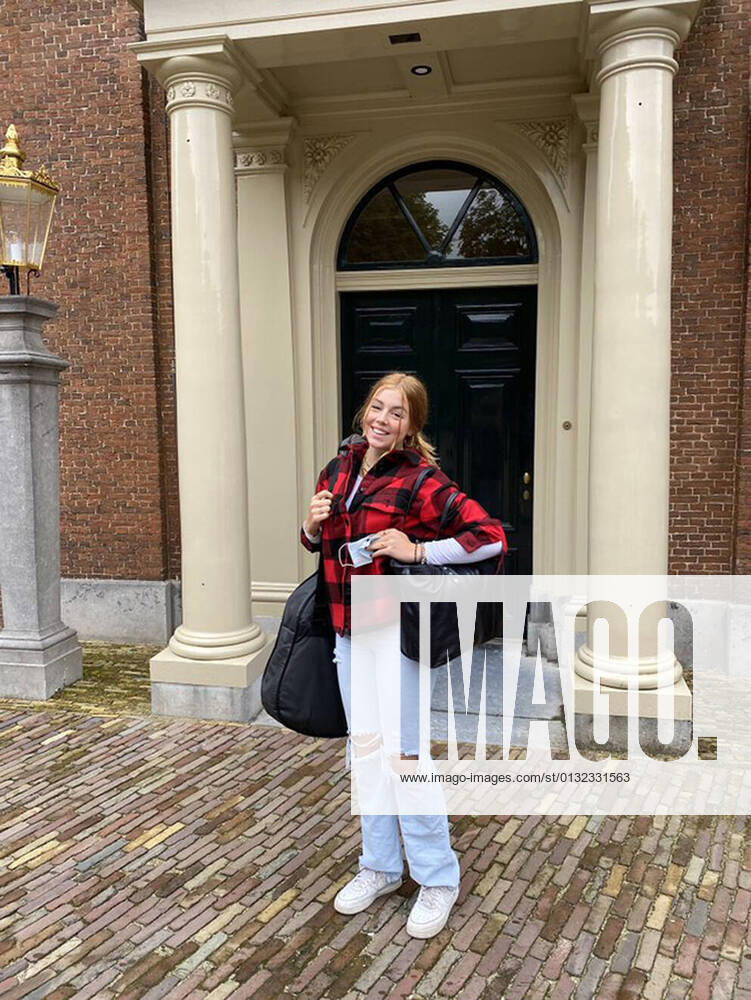 Princess Alexia has left for a boarding school in Wales. The Royal House reports this on Twitter. She attends the United World College of the Atlantic in Wales for two years. She thus follows in the footsteps of her father King Willem-Alexander.