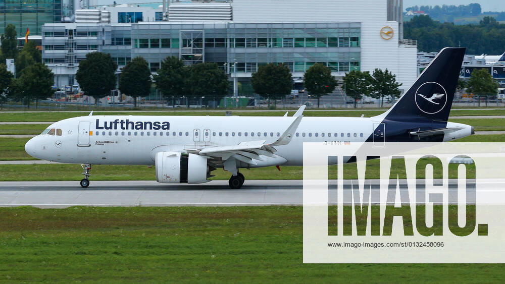 Ein Airbus A320-271N, A320neo der Fluglinie Lufthansa, Airline, Fluggesellschaft mit dem Kennzeichen, der Registrierung D-AINM bei der Landung auf der Startbahn, Landebahn am Flughafen, Airport München, Symbolfoto, Symbolbild Luftfahrt, Flugzeug, Urlaub, Geschäftsreise, Wirtschaft, Fliegerei, 29.08.2021, Erdinger Moos (Deutschland), Wirtschaft, Reisen, Flugzeuge am Flughafen München