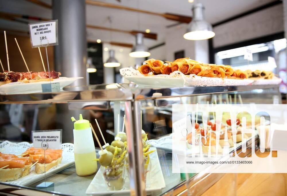 IMAGO Creative, Food, Tapas Closeup of Spanish tapas model released, Symbolfoto, 14.06.2016,