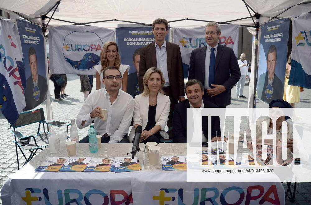 Foto IPP Fabio Cimaglia Roma 10 09 2021 campagna elettorale per le elezioni amministrative - Più Europa presenta i suoi candidati a sostegno della lista calenda Nella foto: da sinistra in piedi Maria Saeli, Riccardo Magi, Benedetto della Vedova, seduti da sinistra Andrea Massaroni, Rita Di Sano, Carlo Calenda Emma Bonino Roma 10 09 2021 Più Europa prese