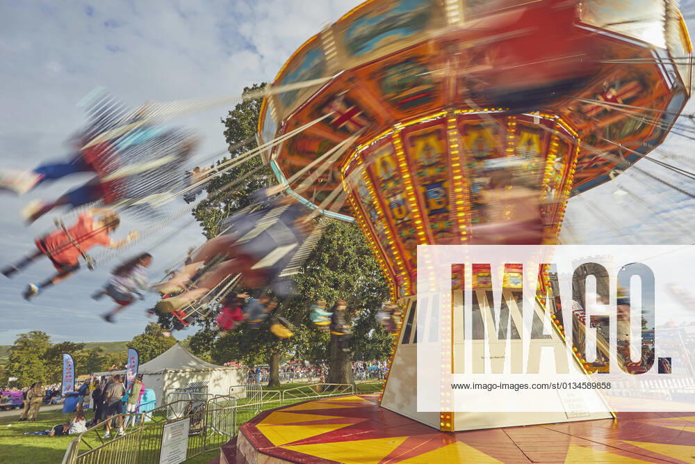 IMAGO Creative: Jahreszeit Sommer, Festivals The merry-go-round at Camp Bestival, an annual family-friendly music festival held in July, Lulworth Castle, Dorset, England, United Kingdom, Europe