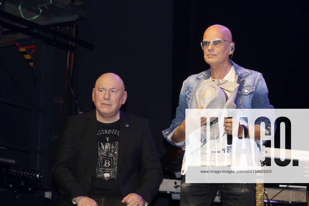 Manfred Hennig und Fritz Puppel von City beim Pressetermin anlässlich ihrer Abschiedstour 50 Jahre City - Die letzte Runde im Kesselhaus der Kulturbrauerei. Berlin